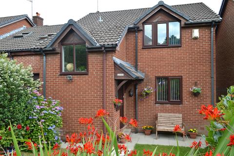 4 bedroom semi-detached house for sale - Packwood Chase, Chadderton, Oldham, OL9 0PG