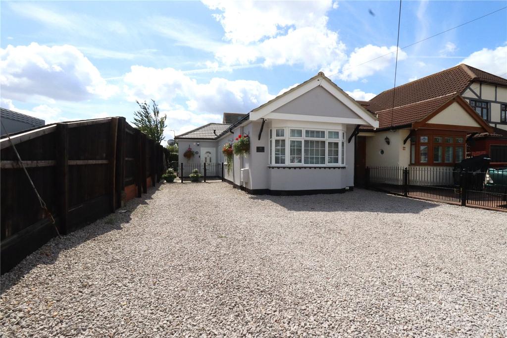 Farm Road, Rainham, RM13 3 bed bungalow £500,000