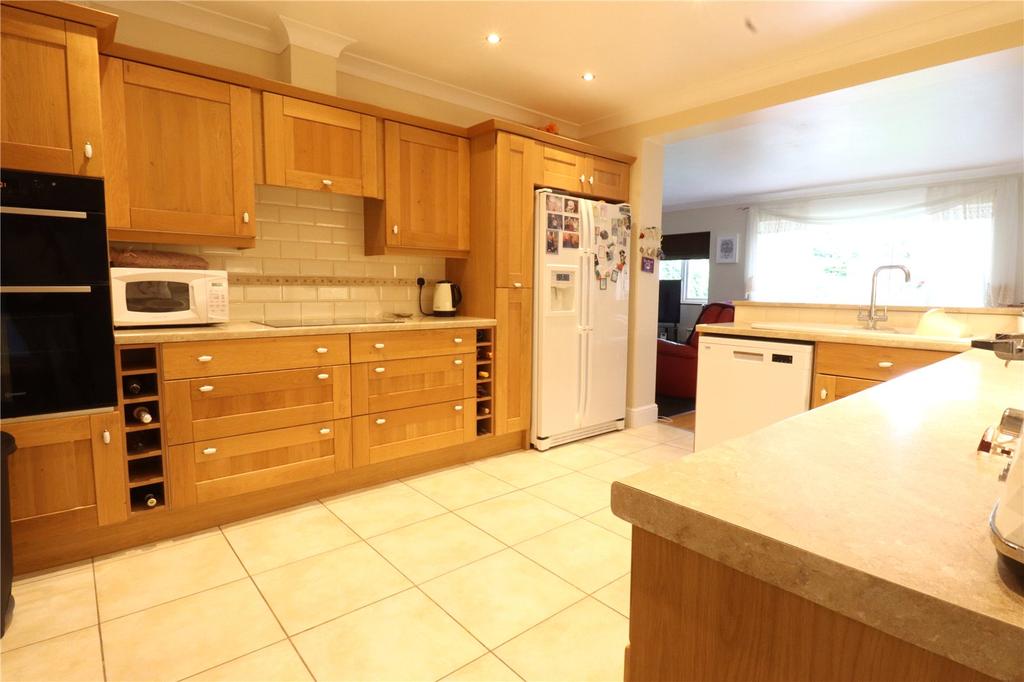 Farm Road, Rainham, RM13 3 bed bungalow £500,000