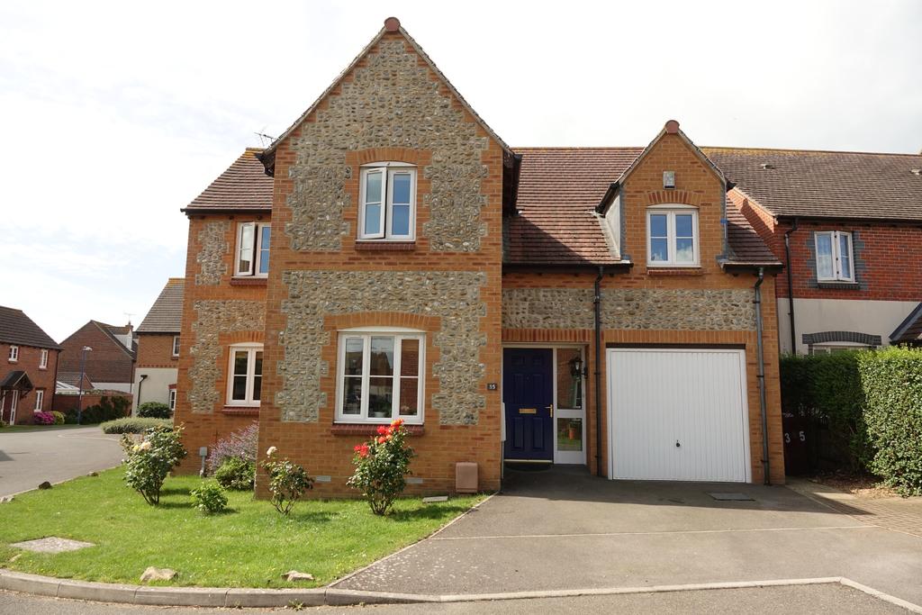 Robinson Close, Selsey 4 bed detached house £470,000