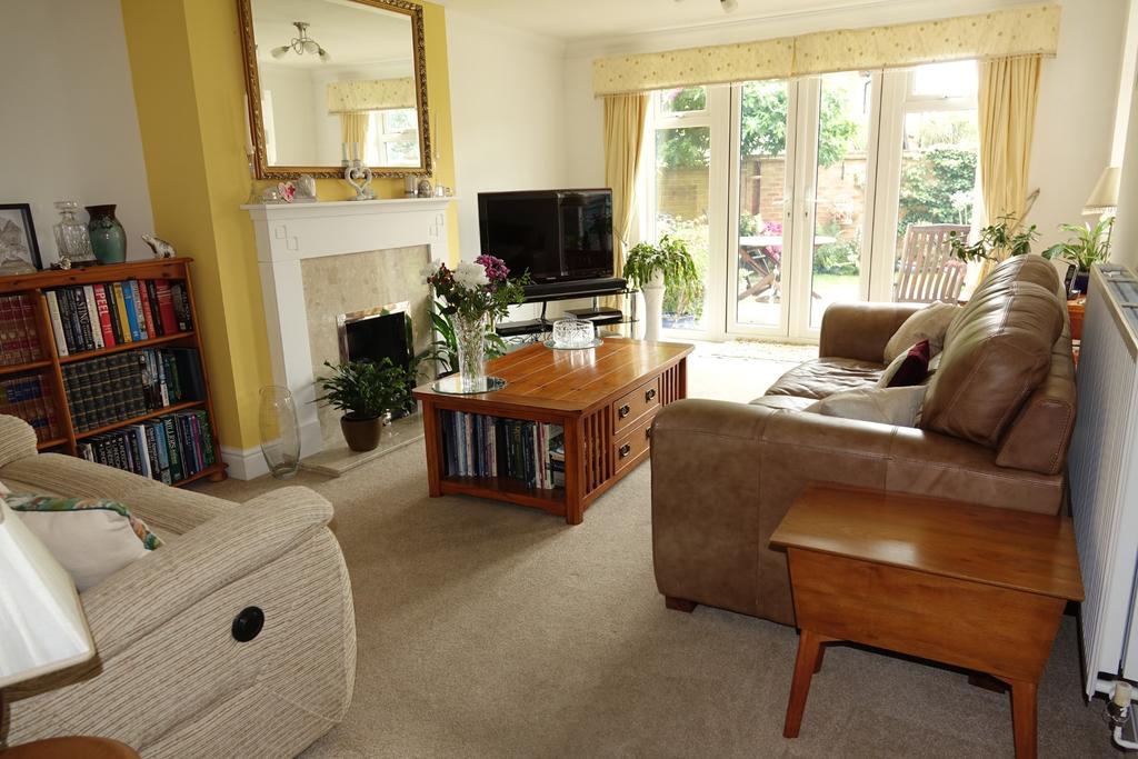 Robinson Close, Selsey 4 bed detached house £470,000