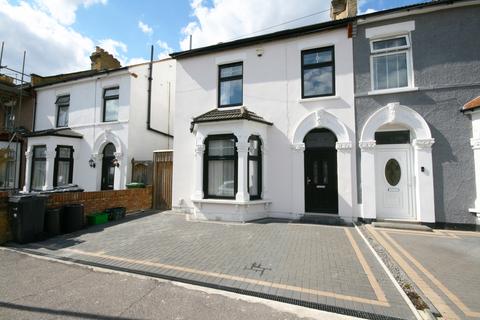 5 bedroom end of terrace house to rent - Dudley Road,  Ilford, IG1