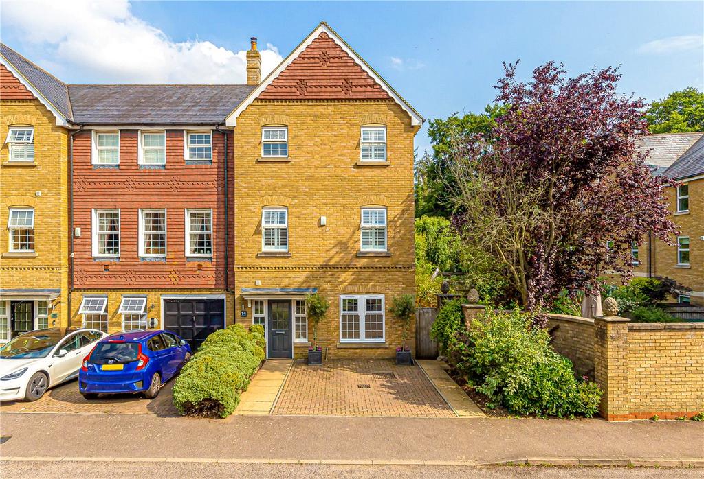 Ellis Fields, St. Albans, Hertfordshire 4 bed semidetached house £
