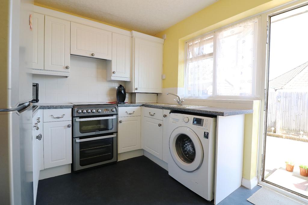 Farmlands Way, Polegate, BN26 2 bed bungalow £280,000