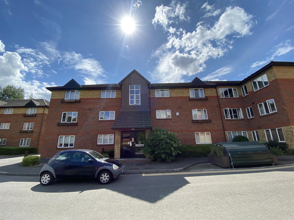Dover Gardens, Carshalton, Surrey, SM5 2LD 1 bed flat £900 pcm (£208 pw)