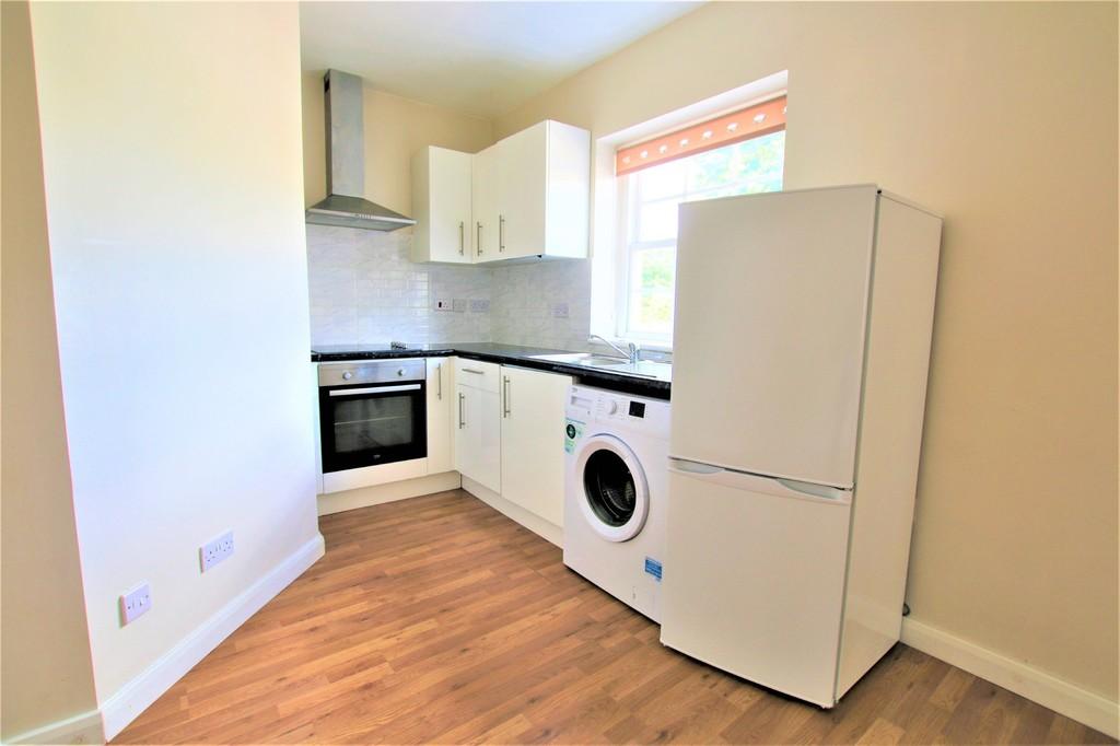Colnbrook 1 bed apartment £825 pcm (£190 pw)