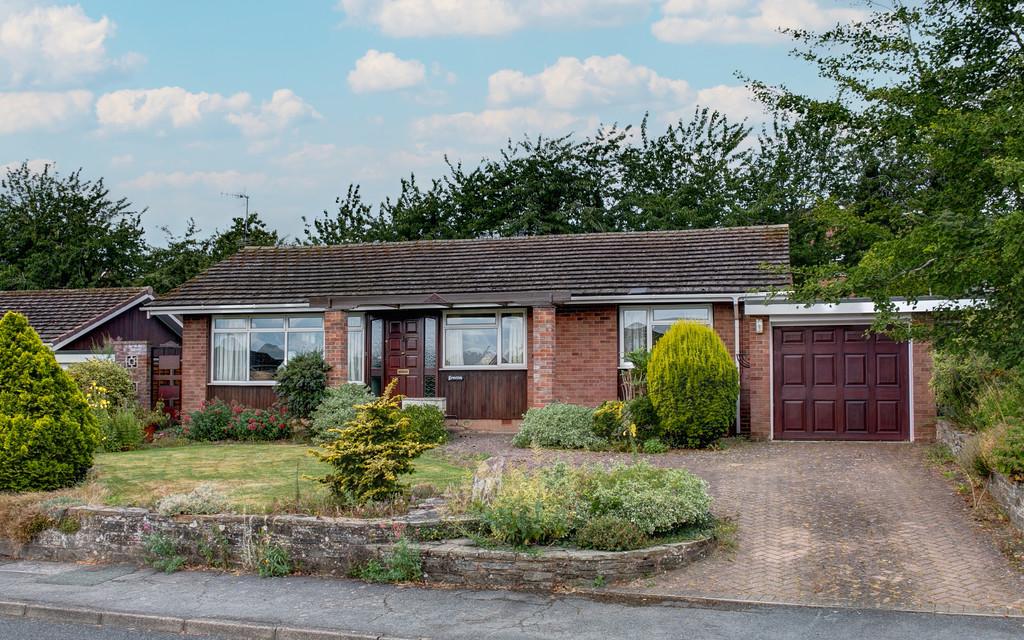 Windmill Lane, Inkberrow, Worcester 3 bed detached bungalow £350,000
