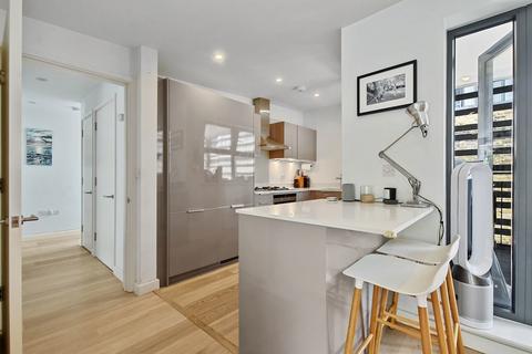 2 bedroom apartment to rent, Bermondsey Street, London