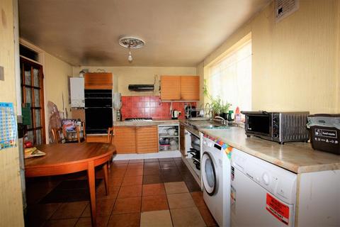 47 Riverside Drive, Mitcham, CR4 4BR