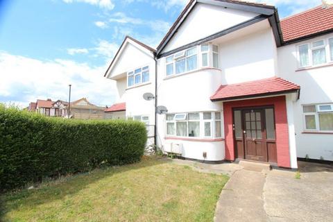 2 bedroom flat to rent, Westerham Avenue, Enfield N9