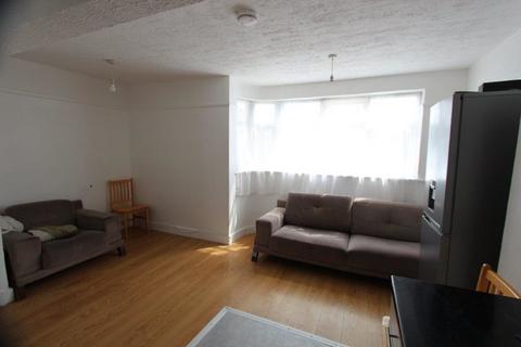 2 bedroom flat to rent, Westerham Avenue, Enfield N9