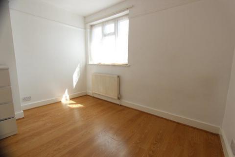 2 bedroom flat to rent, Westerham Avenue, Enfield N9