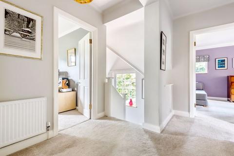 16 Monahan Avenue, Purley, CR8 3BA