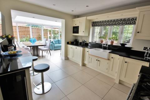 4 Gainsborough Place, Hutton, Brentwood, CM13 2RF