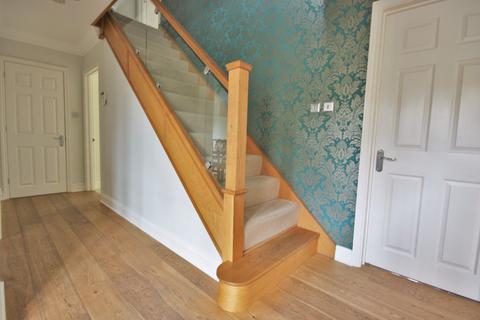 4 Gainsborough Place, Hutton, Brentwood, CM13 2RF