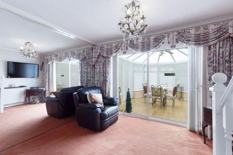2 bedroom detached bungalow for sale - Raincliffe Crescent, Scarborough