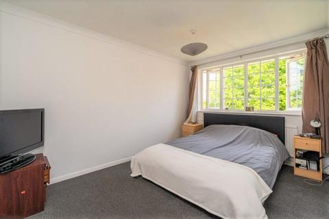 12 Bramfield Place, Hemel Hempstead, HP2 7NZ