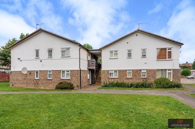 Holmedale, Slough, SL2 1 bed flat for sale £175,000