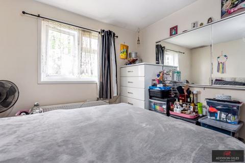 219 Holmedale, Slough, SL2 5RJ