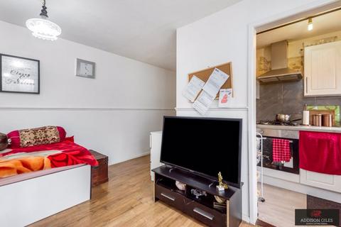 219 Holmedale, Slough, SL2 5RJ