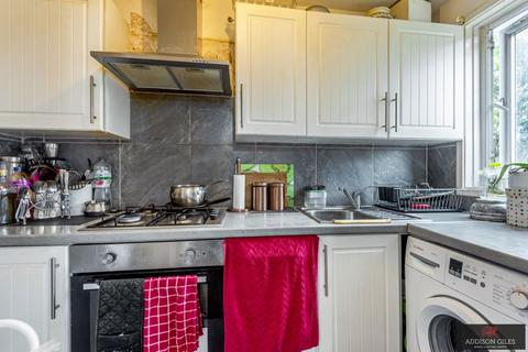219 Holmedale, Slough, SL2 5RJ