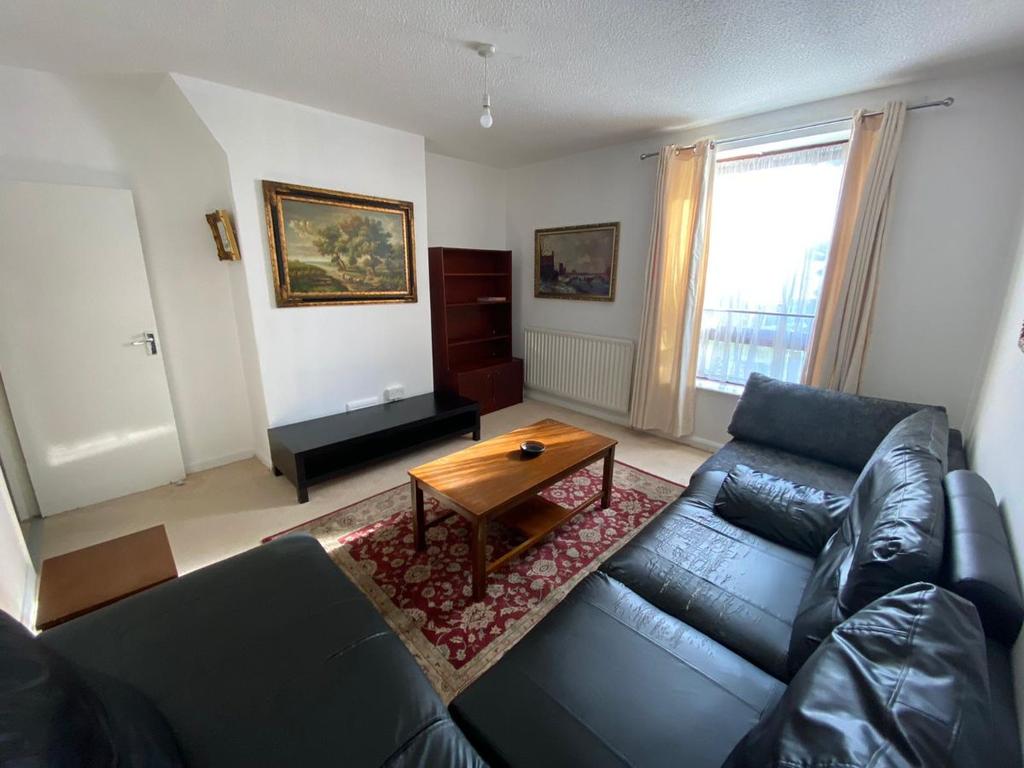 Banbury Road, Hackney, E9 1 bed flat £1,000 pcm (£231 pw)
