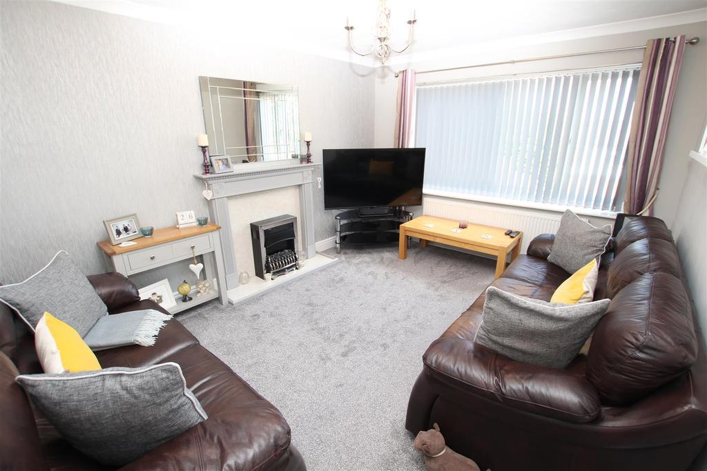 Kenmore Way, Cleckheaton 3 bed semidetached house £189,950