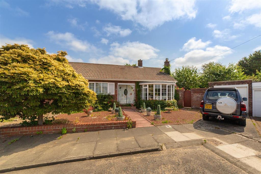 Linwood Place, Melton Park, Newcastle... 2 bed semidetached bungalow