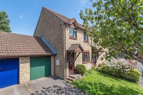 8 Churchlands, Bow, Crediton, EX17 6JF