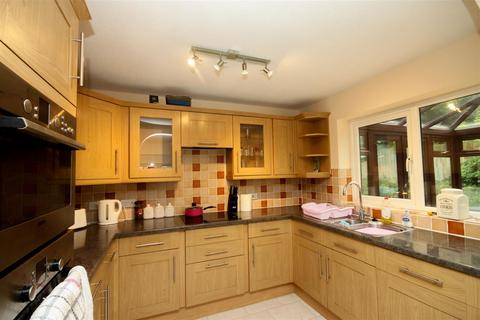 8 Churchlands, Bow, Crediton, EX17 6JF