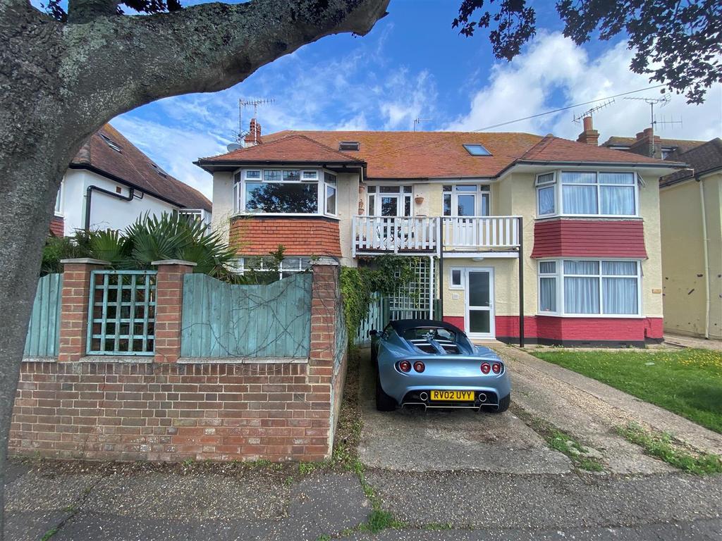 Aglaia Road, Worthing 3 bed flat for sale £350,000