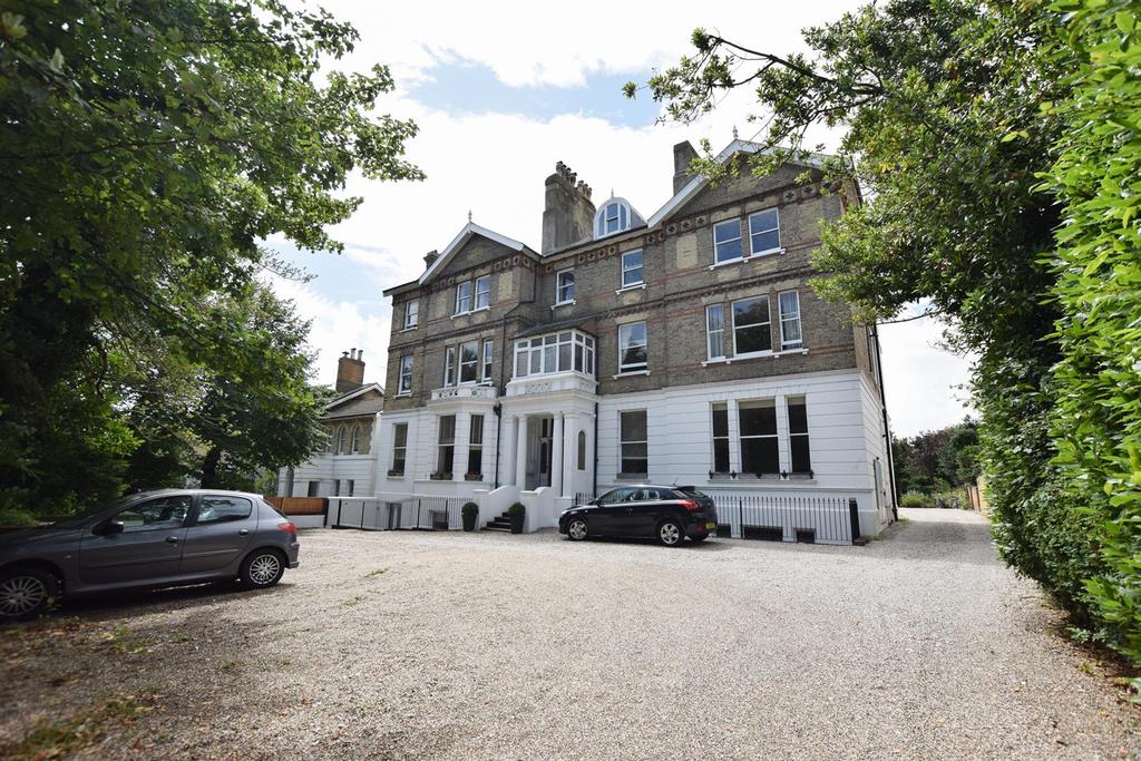 Upper Maze Hill, St. LeonardsOnSea 2 bed flat for sale £220,000