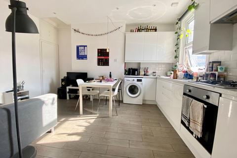 3 bedroom apartment to rent, SE17