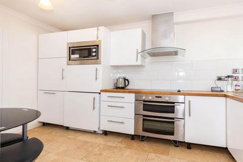 2 bedroom flat to rent, W2
