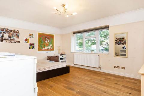 2 bedroom flat to rent, W2