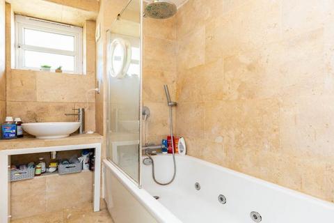 2 bedroom flat to rent, W2