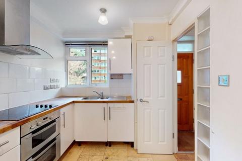 2 bedroom flat to rent, W2
