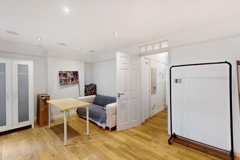 2 bedroom flat to rent, W2