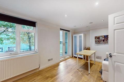 2 bedroom flat to rent, W2