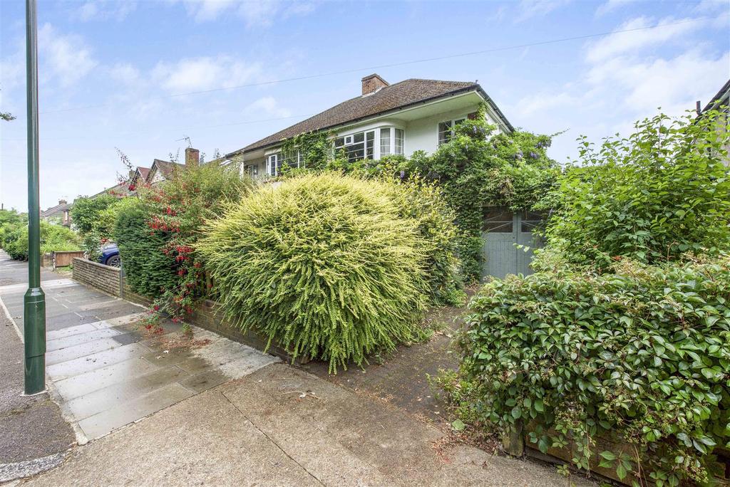 Burtons Road, Hampton Hill 3 bed semidetached house £850,000