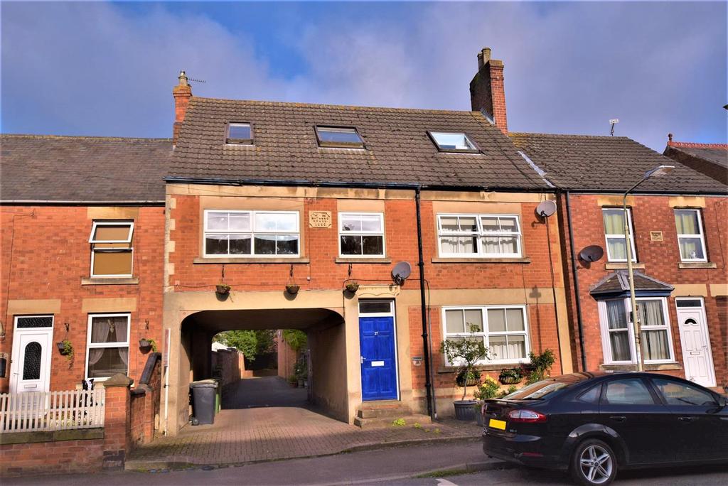 West Road, Oakham 3 bed apartment £725 pcm (£167 pw)