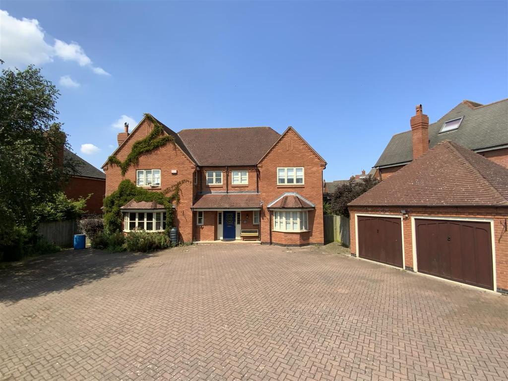 30 Oxfield Park Drive, Old Stratford, Milton Keynes, MK19 6DP 5 bed