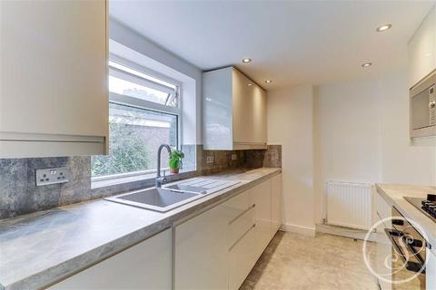 5 Barfield Mount, Leeds, LS17 8TG