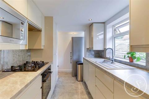 5 Barfield Mount, Leeds, LS17 8TG