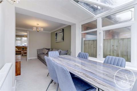 5 Barfield Mount, Leeds, LS17 8TG
