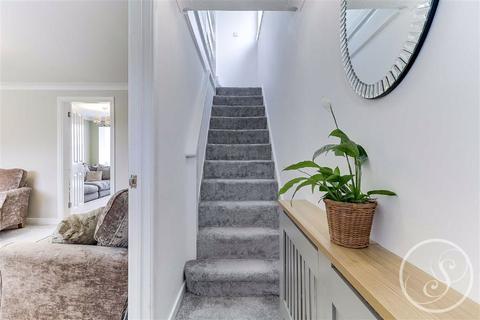 5 Barfield Mount, Leeds, LS17 8TG