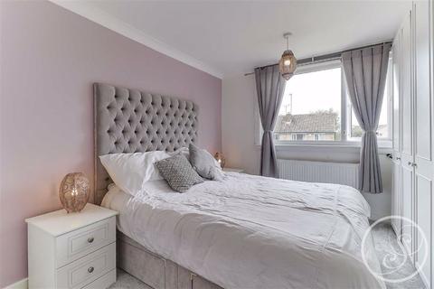 5 Barfield Mount, Leeds, LS17 8TG