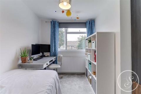 5 Barfield Mount, Leeds, LS17 8TG