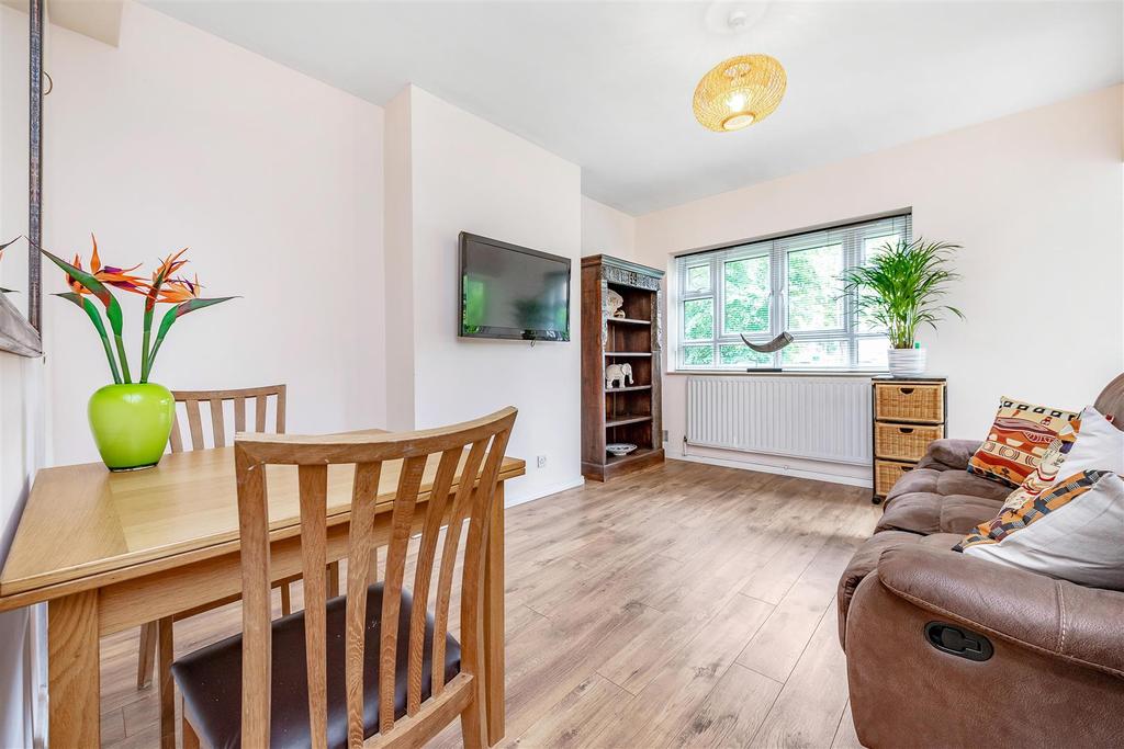 Jay House, Horne Way, Putney 2 bed flat £395,000