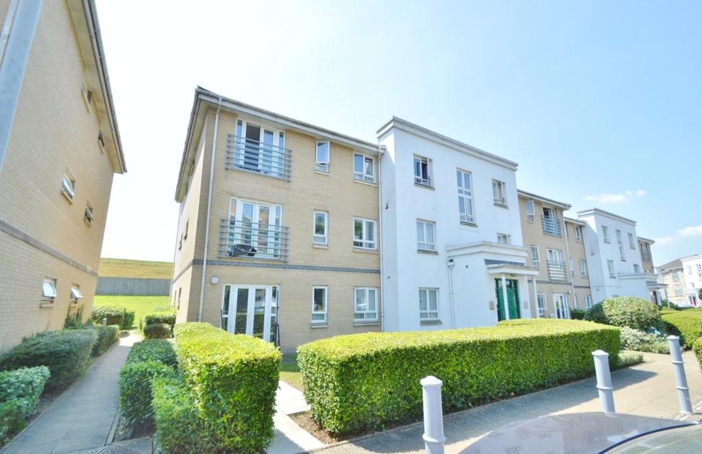 Sovereign Heights, Langley... 2 bed apartment £270,000